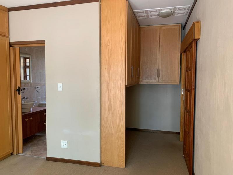 5 Bedroom Property for Sale in Wilkoppies North West